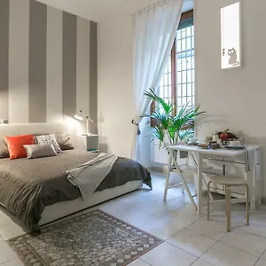 Next Stop - Station Apartment